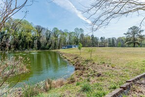 Property grounds - Inviting New 3BR Retreat | Between Two Ponds (Prince George)