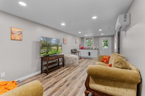 Smart TV, video games - Inviting New 3BR Retreat | Between Two Ponds (Prince George)