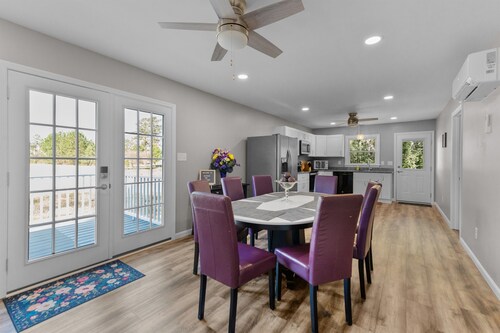 Inviting New 3BR Retreat | Between Two Ponds