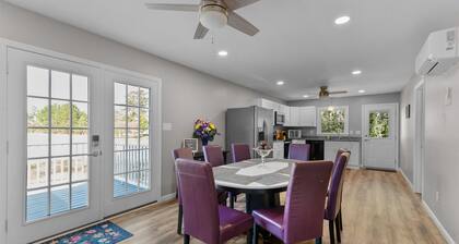 Inviting New 3BR Retreat | Between Two Ponds