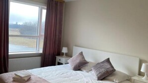 3 bedrooms - Quaint 3-bedroom apartment in charming Ásbrú neighborhood (Ásbrú)