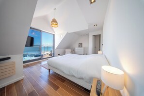 Iron/ironing board, travel cot, WiFi - Villa pieds dans l'eau - vue mer & jacuzzi (Larmor-Plage)