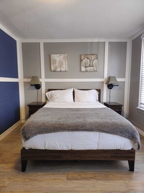 Tabla de planchar con plancha, wifi y ropa de cama 