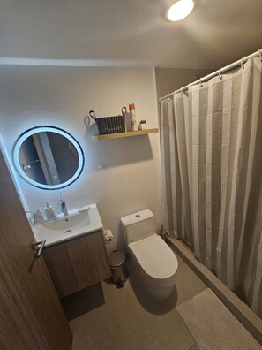 Apartment, 2 Bedrooms, Accessible, Balcony | Bathroom - Stunning new Beachfront Condo 9th Floor Ocean View (Jacó)