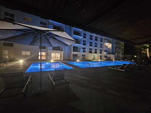Stunning new Beachfront Condo 9th Floor Ocean View