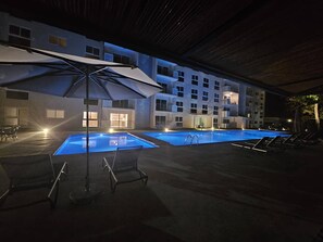 Apartment, 2 Bedrooms, Accessible, Balcony | Pool | Outdoor pool - Stunning new Beachfront Condo 9th Floor Ocean View (Jacó)