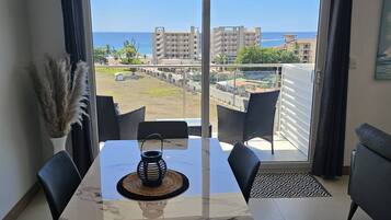 Apartment, 2 Bedrooms, Accessible, Balcony | Dining