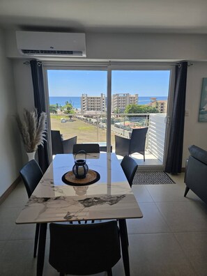 Apartment, 2 Bedrooms, Accessible, Balcony | Dining - Stunning new Beachfront Condo 9th Floor Ocean View (Jacó)