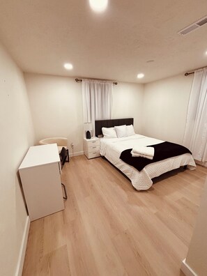 3 bedrooms, desk, free WiFi, bed sheets - Basement Cozy Corner Be one of the first to stay in this comfortable space! (Salt Lake City)