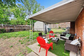 Terrace/patio - Stay in Historic Alexandria's Chic 4BR-5 Beds Home (Alexandria)