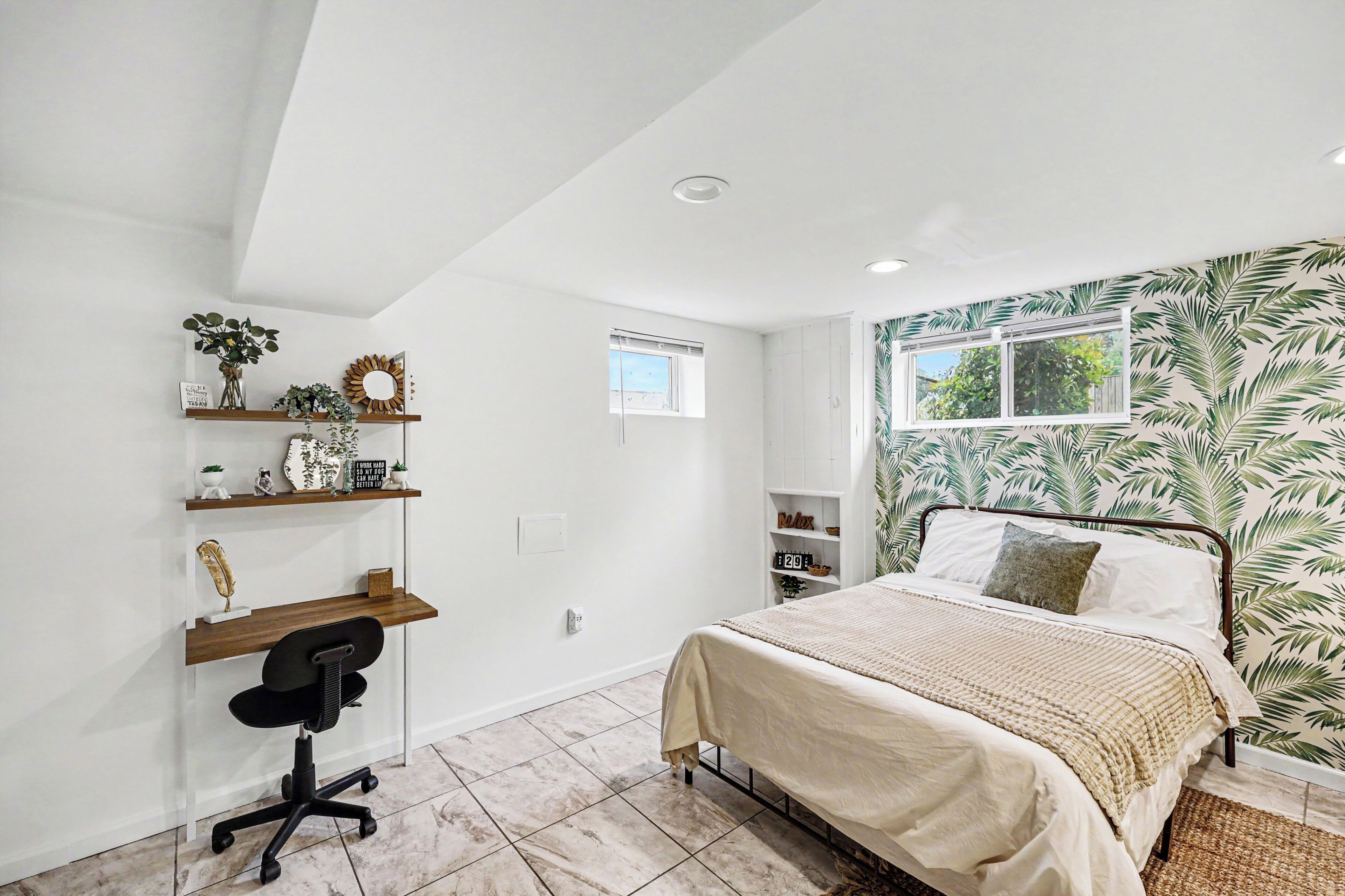 4 bedrooms, desk, iron/ironing board, free WiFi