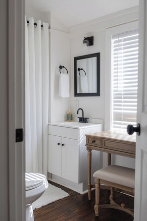 Bathroom - Near Benning, Steps to Riverwalk/Bibb Mill, 2 Kings, Queen Sofa Bed, Sleeps 6 (Columbus)