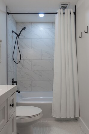 Shower, hair dryer, towels, soap - Near Benning, Steps to Riverwalk/Bibb Mill, 2 Kings, Queen Sofa Bed, Sleeps 6 (Columbus)