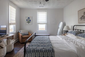 Room - Near Benning, Steps to Riverwalk/Bibb Mill, 2 Kings, Queen Sofa Bed, Sleeps 6 (Columbus)