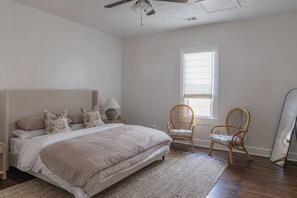 Room - Near Benning, Steps to Riverwalk/Bibb Mill, 2 Kings, Queen Sofa Bed, Sleeps 6 (Columbus)