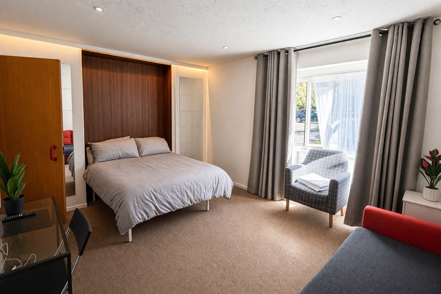 Iron/ironing board, WiFi, bed sheets