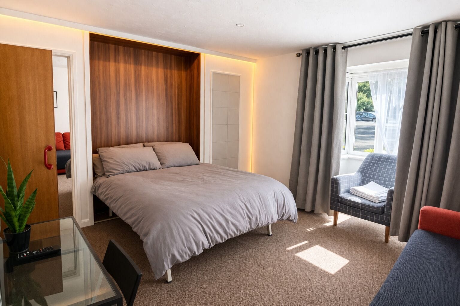 Iron/ironing board, WiFi, bed sheets