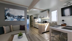 Smart TV - "Floating Sea Retreat with Jacuzzi - sunsets directly over the water (Portorož)