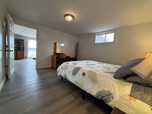 Room - Beautiful Waterfront Apartment – Quispamsis, NB (Quispamsis)