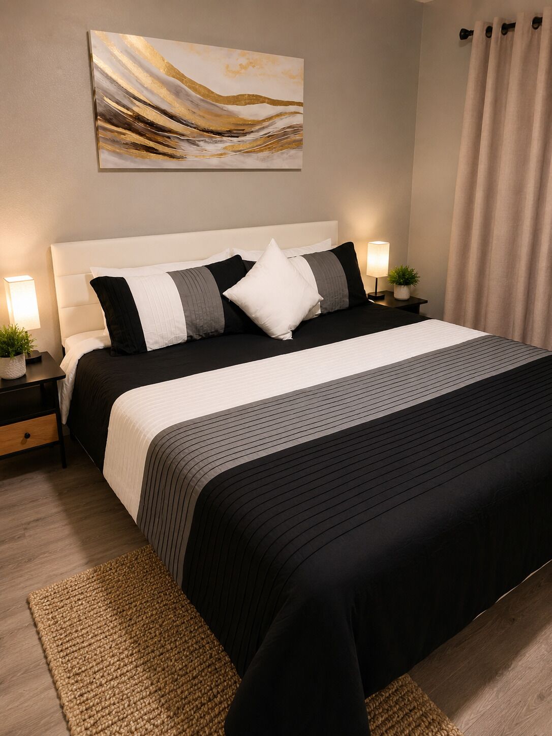 Tabla de planchar con plancha, wifi y ropa de cama 