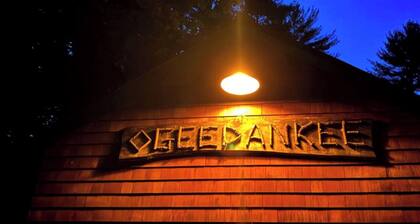 Wonderful historic rustic "Ogeedankee" cabin with 5 bedrooms and mountain views.