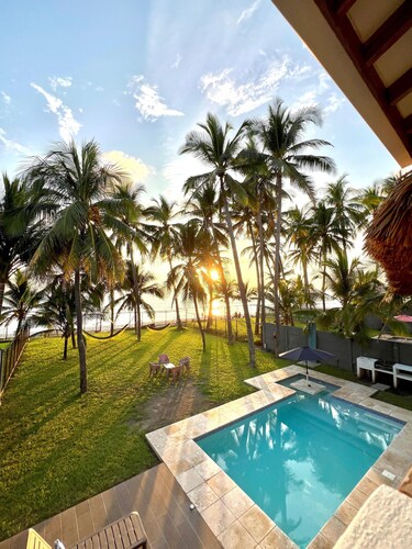 
Perfect beachfront villa, breathtaking view, where the ocean and the sun meet.
