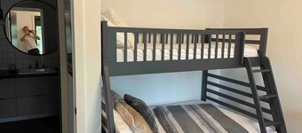 Spacious 6-bedroom House Rental With Lake View in Tory Hill