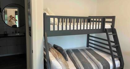 Spacious 6-bedroom House Rental With Lake View in Tory Hill