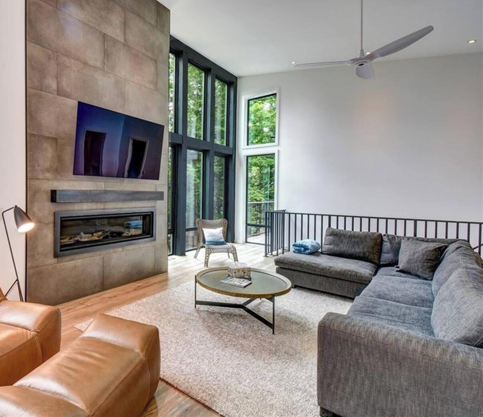 House, 6 Bedrooms, Balcony, Lake View | Living room