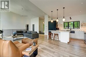 Casa, 6 habitaciones, balcón, vistas al lago | Sala de estar