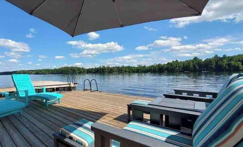 Spacious 6-bedroom House Rental With Lake View in Tory Hill