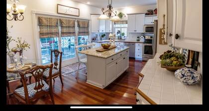 RuneStone Ranch: Lake Cumberland Private Upper Level
Home in Russell Springs, KY