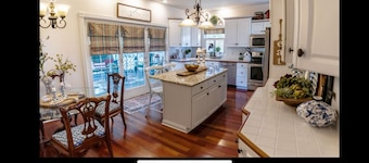 RuneStone Ranch: Lake Cumberland Private Upper Level
Home in Russell Springs, KY