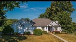 A single-story house with a front porch, a driveway, and a well-maintained lawn. - RuneStone Ranch: on Lake Cumberland, Upper Level, Russell Springs (Russell Springs)