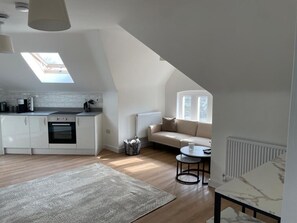 Living area - Modern Flat | Parking | Work Friendly (Farnborough)