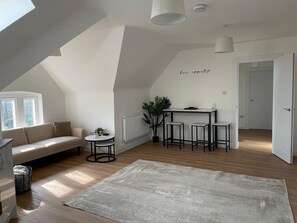 Interior - Modern Flat | Parking | Work Friendly (Farnborough)