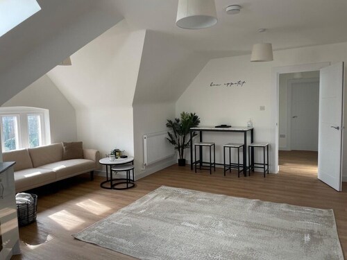 Modern Flat | Parking | Work Friendly