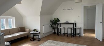 Modern Flat | Parking | Work Friendly