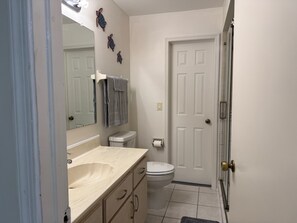 Bathroom - Serene 3-bedroom house with AC in charming Cape Coral (Cape Coral)