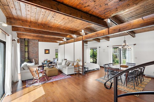 Spacious Retreat Near Boston with AC, Roku, Deck, BBQ Grill + Pet Friendly!