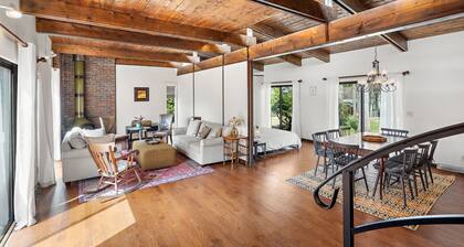 Spacious Retreat Near Boston with AC, Roku, Deck, BBQ Grill + Pet Friendly!