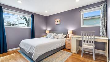 4 bedrooms, iron/ironing board, WiFi, bed sheets