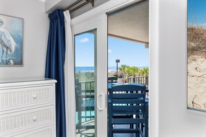 Dining - OCEANFRONT Updated 3 Bedroom, 3 Bathroom Condo w/ pool (North Myrtle Beach)