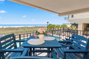 Outdoor dining - OCEANFRONT Updated 3 Bedroom, 3 Bathroom Condo w/ pool (North Myrtle Beach)