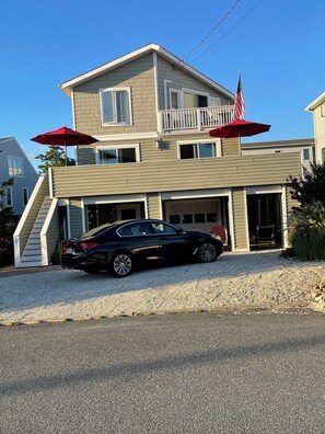 Exterior - 4-bedroom house in lovely Harvey Cedars with cool breeze just yards to the beach (Harvey Cedars)