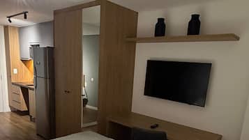 Apartment | Laptop workspace, WiFi (free)