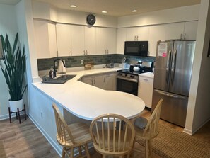 Private kitchen - Cozy 2-bed 2-bath w/ 3 pools in the heart of Rehoboth Beach. (Rehoboth Beach)