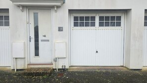 Exterior detail - Newquay Detached Holiday Coach House with one parking space (Newquay)