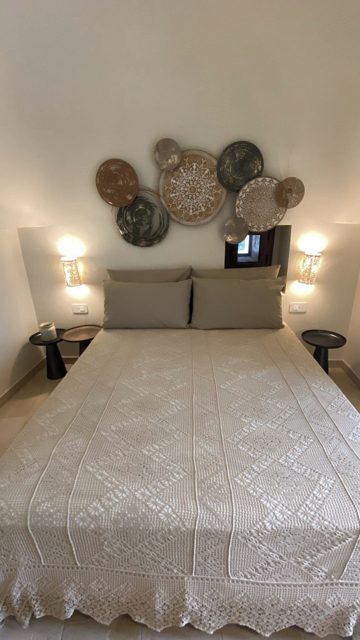 Tabla de planchar con plancha, wifi y ropa de cama 