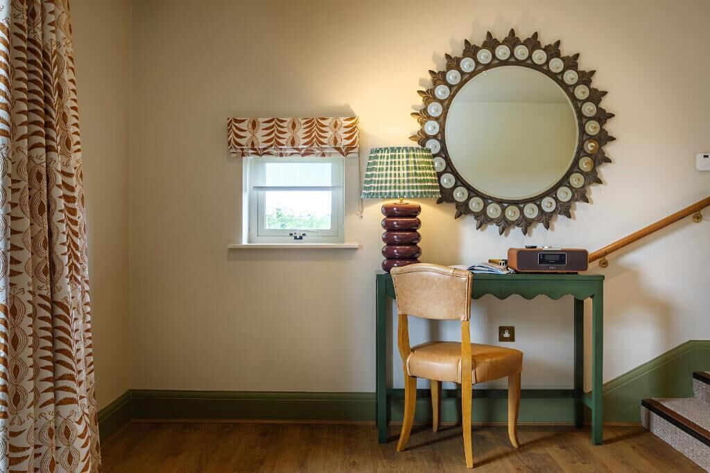 Suite estudio Grand, patio, vista al jardín | Interior